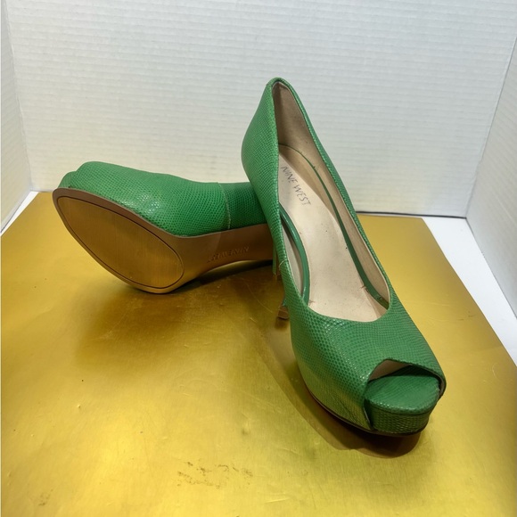 Nine West Green Textured Heels - Picture 6 of 6